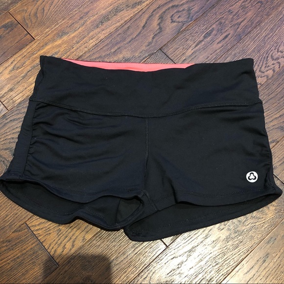 Titika shorts - Picture 1 of 5